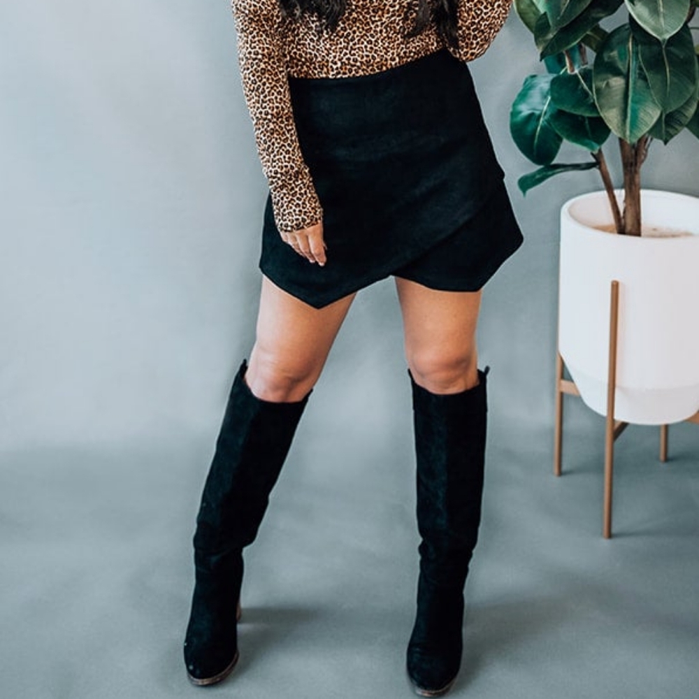 SUEDE BLACK SKORT